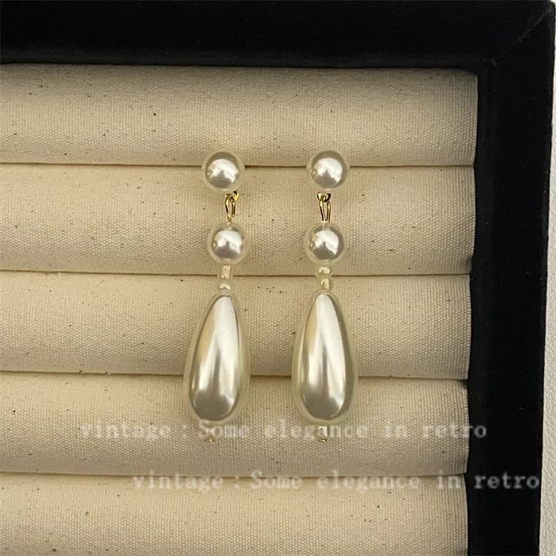 French Retro Pearl Studs - Earrings
