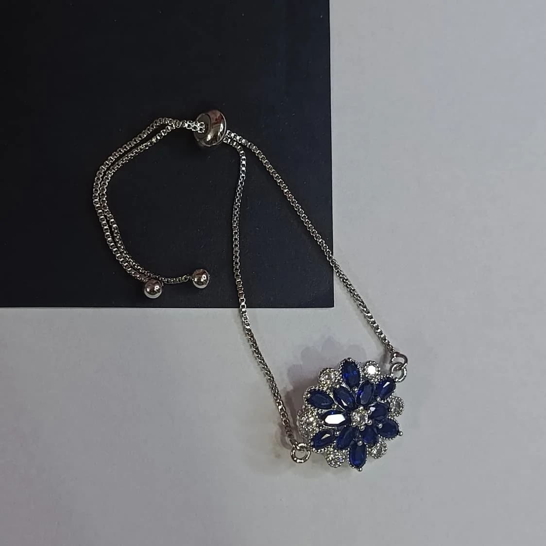 Floral bracelet - Bracelets